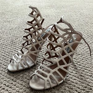 Nude Strappy Steve Madden Pumps— sz 8
